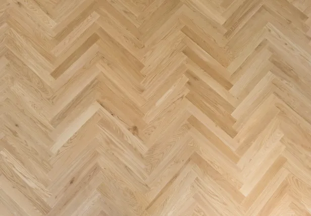 Parquet in legno con posa a spina italiana